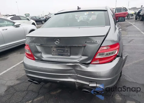 2009 Mercedes-Benz C 63 Amg z USA, uszkodzony, nr VIN WDDGF77XX9F307085